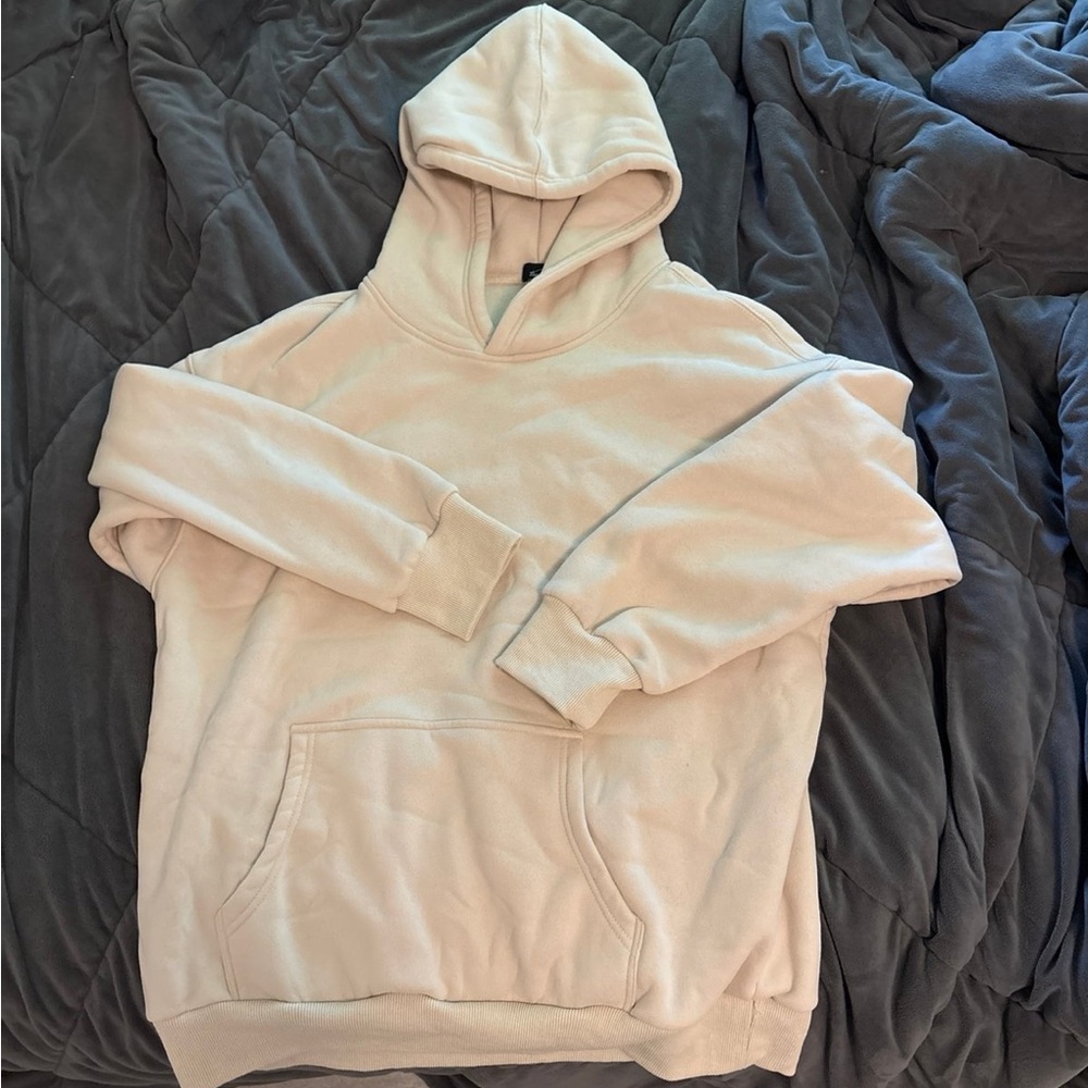 Cream Pullover Hoodie with Ribbed Cuffs and Relaxed Fit